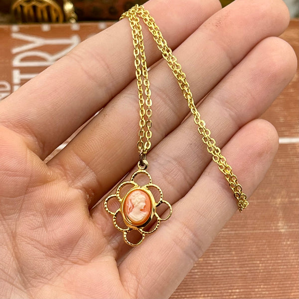 Unmarked Estate Find Dainty Cameo Necklace