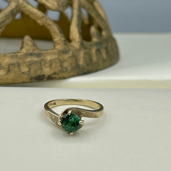 Vintage 10kt Gold Green Spinel Bypass Ring