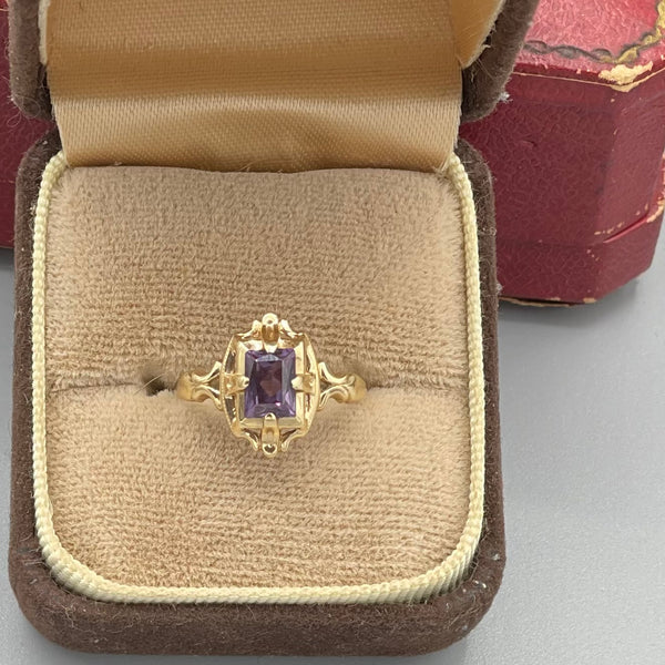 1940’s 10kt Yellow Gold Ornate Alexandrite Ring