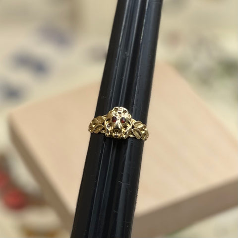OLD 14kt Yellow Gold Lion Ring with Garnet Eyes