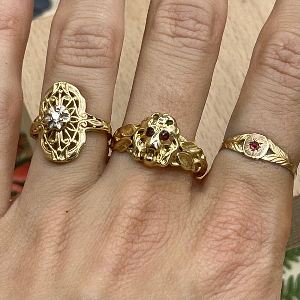 OLD 14kt Yellow Gold Lion Ring with Garnet Eyes