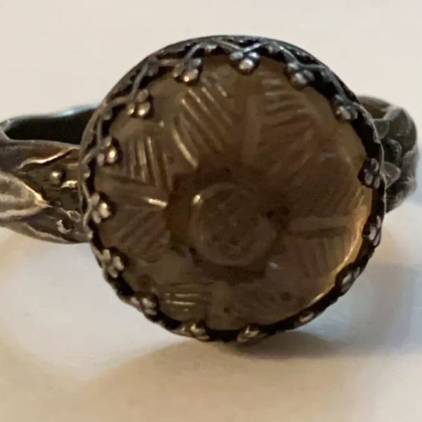 Vintage Art Deco Flower Carved Ring