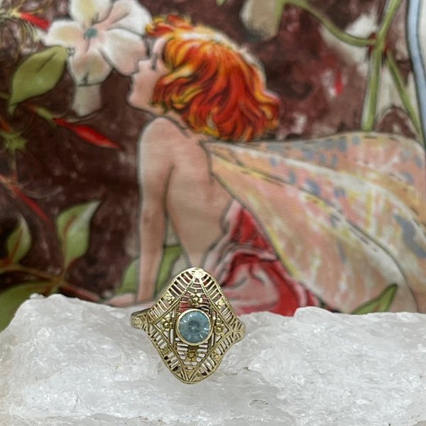 Vintage 10kt Yellow Gold Filigree Ring with Blue Topaz
