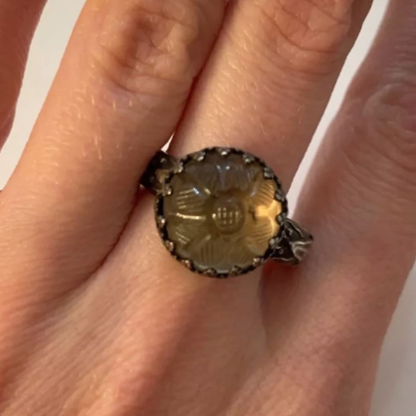 Vintage Art Deco Flower Carved Ring
