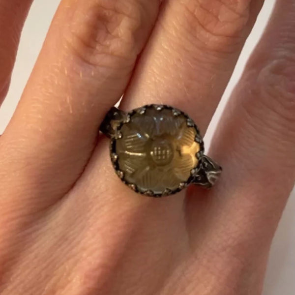 Vintage Art Deco Flower Carved Ring